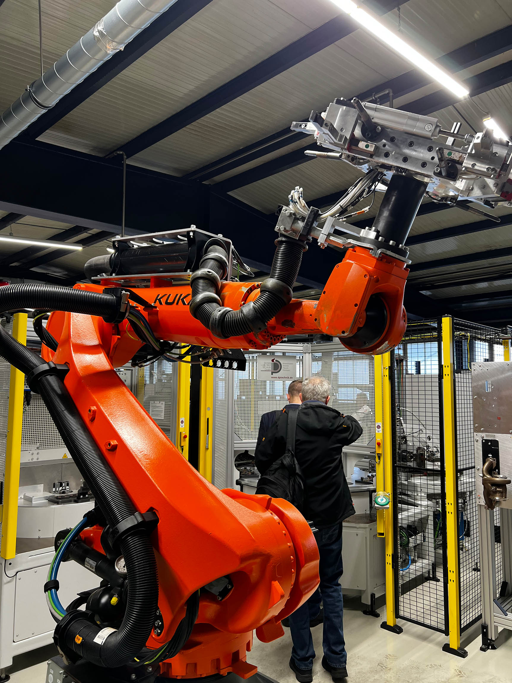 Robot KUKA KR 120 R2700-2/FLR, model HR1843, použitý