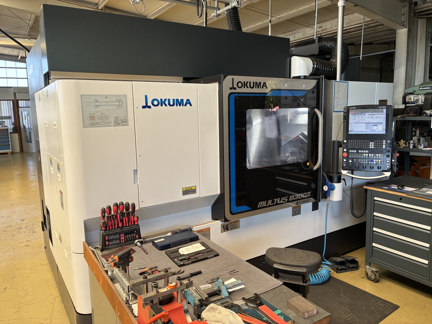 OKUMA MULTUS B300II-W CNC soustružnicko-frézovací centrum BA2400, použité
